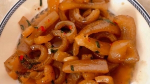 Thực đơn hàng ngày: Da heo kho tiêu