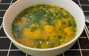 Thực đơn hàng ngày: Canh bí đỏ đậu phộng