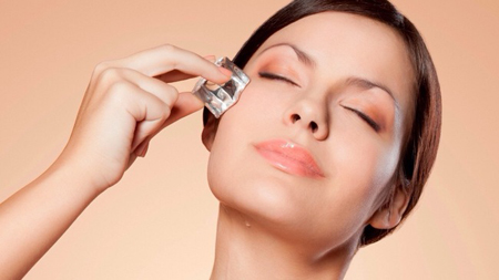 Công thức làm đẹp từ đá viên giúp da sáng khỏe