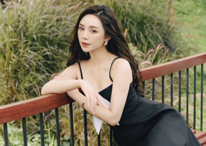 Quỳnh Kool sở hữu phong cách thời trang trẻ trung, thanh lịch