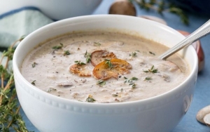 Thực đơn hàng ngày: Súp kem nấm thịt gà