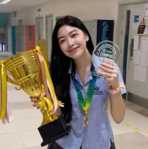 Lọ Lem - Con gái MC Quyền Linh trúng tuyển vào trường Đại học Mỹ Thuật Luân Đôn