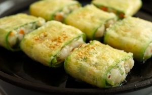 Thực đơn hàng ngày: Bí ngòi cuộn tôm 