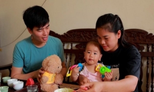 Chồng không có tinh trùng do biến chứng quai bị,  vẫn đón con 'chính chủ'