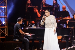 Phương Thanh dịu dàng e ấp bên 'hoàng tử' Mono, Lân Nhã, Bằng Kiều