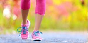 Có nên đi bộ, tập thể dục trong ngày 'đèn đỏ'?