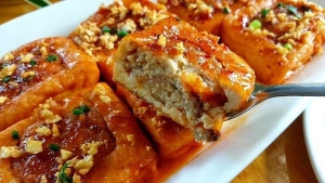 Thực đơn hàng ngày: Đậu hũ nhồi thịt sốt bơ tỏi