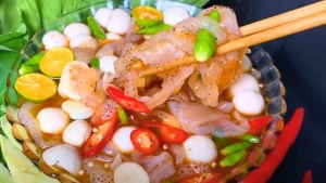 Thực đơn hàng ngày: Sứa ngâm mắm nhỉ cà tắc