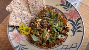 Thực đơn hàng ngày: Nấm mèo xúc bánh đa