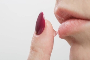 Phương pháp điều trị khô môi tại nhà