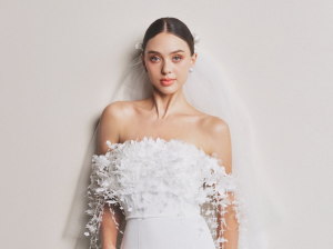 Dianka Zakhidova - vợ thủ môn Bùi Tiến Dũng lộng lẫy với váy cưới của NTK Lê Thanh Hòa