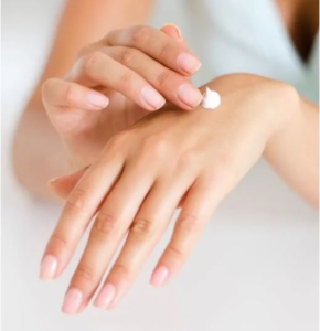 Mẹo chăm sóc da tay mềm mịn giảm khô ráp