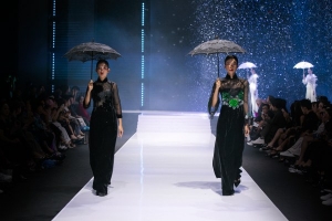 NTK Đức Hùng xứng tầm lão làng với BST 