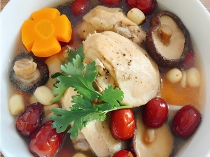 Thực đơn hàng ngày:Gà hầm nấm đông cô