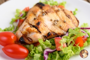 Thực đơn hàng ngày: Ức gà sốt húng quế