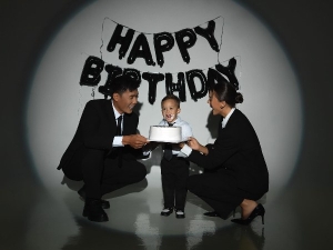 Bộ ảnh gia đình Bùi Tiến Dũng dịp sinh nhật con trai 2 tuổi