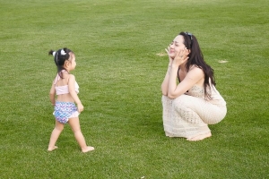 Ca sĩ Bảo Anh và bé Misumi thường mặc đồng điệu màu sắc, chất liệu