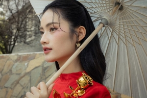 Hoa hậu Ý Nhi xuất hiện đầy cuốn hút trong bộ ảnh áo dài đón Tết