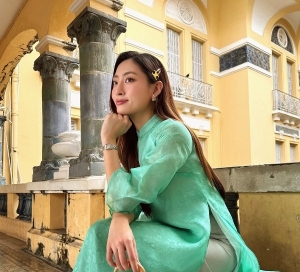 Mỹ nhân Việt duyên dáng với áo dài ngày cận Tết Ất Tỵ 2025