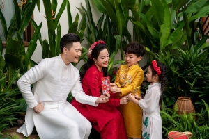 Nhiều sao Việt thực hiện bộ ảnh Tết bên gia đình