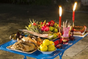 Cúng giao thừa ngoài trời hay trong nhà trước?