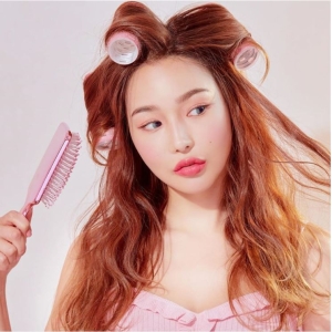 Tóc xoăn bồng bềnh tự nhiên mà không cần nhiệt với 2 cách làm 