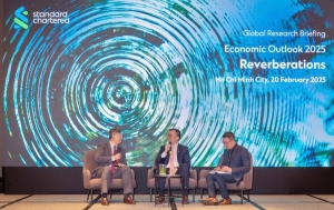 Standard Chartered tổ chức tọa đàm về kinh tế Việt Nam và Thế giới năm 2025
