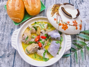 Thực đơn hàng ngày: Gà hầm khoai môn