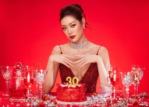 Khánh Vân đón tuổi mới với sắc đỏ