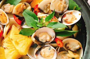 Thực đơn hàng ngày: Nghêu hấp nước dừa