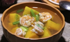 Thực đơn hàng ngày: Canh tôm bí đỏ 