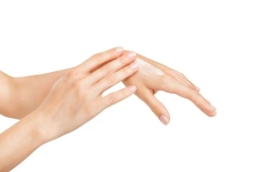 Những bước đơn giản giúp bạn có được làn da tay đẹp không tì vết