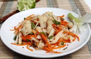 Thực đơn hàng ngày: Nộm chân gà ngó sen