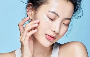 Sai lầm tai hại mà nhiều người mắc phải khi bôi kem dưỡng mắt