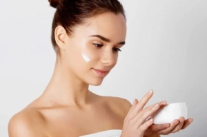 Gợi ý giảm tình trạng da khô bong tróc khi chuyển mùa