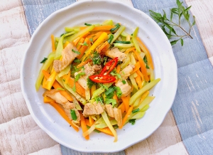 Thực đơn hàng ngày: Su su xào thịt ba chỉ