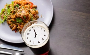 Ăn sau 7 giờ tối có gây tăng cân?