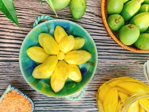 Thực đơn hàng ngày: Xoài non ngâm chua ngọt