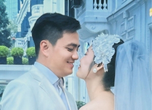 Hoa hậu Nông Thuý Hằng khoe ảnh cưới