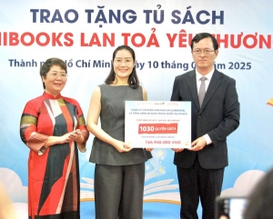 Chibooks trao tặng tủ sách “Lan tỏa yêu thương” cho trường Cao đẳng Việt – Mỹ