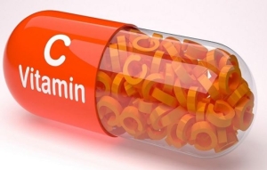 Khi sử dụng vitamin C cần kiêng kỵ gì?