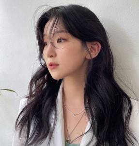 Có 5 kiểu tóc đen tự nhiên thanh lịch, tôn gương mặt sang trọng