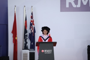 Đặng Thị Hương -  Nhà sáng lập HopeBox nhận bằng Tiến sĩ Đại học RMIT