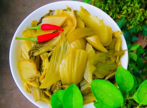 Thực đơn hàng ngày: Dưa cải muối chua