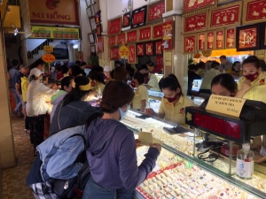 Giá vàng ngày 18/4/2025: ột ngột 'đổ đèo', nhà đầu tư chốt lời