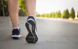 Đi bộ bao nhiêu bước giúp cải thiện sức khỏe tình dục?