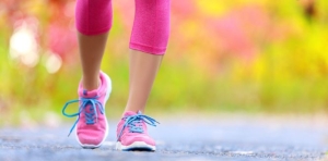 Có nên đi bộ, tập thể dục trong ngày 'đèn đỏ'?