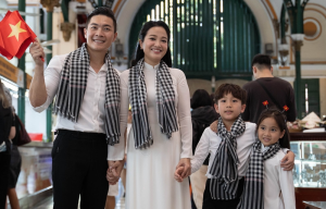 Gia đình NSƯT Quốc Cơ thực hiện bộ ảnh đẹp mừng 30/4