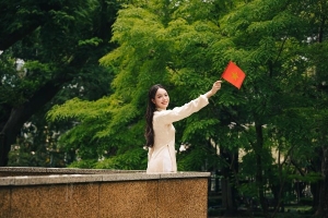 Nhiều Hoa hậu diện áo dài chụp ảnh các địa danh nổi tiếng của TPHCM dịp 30/4