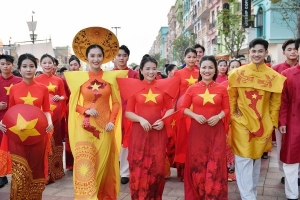 NTK Hoàng Ly kể câu chuyện lịch sử trong BST áo dài dịp 30/4